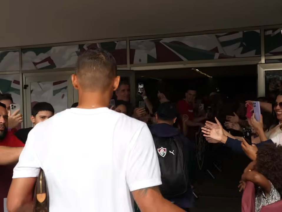 Thiago Silva e Hulk são destaques em vídeo de bastidores do Fluminense; assista
